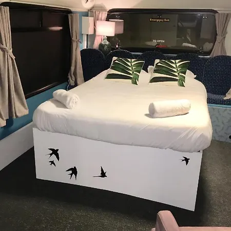 Luxury tent The Coachhouse Bus *